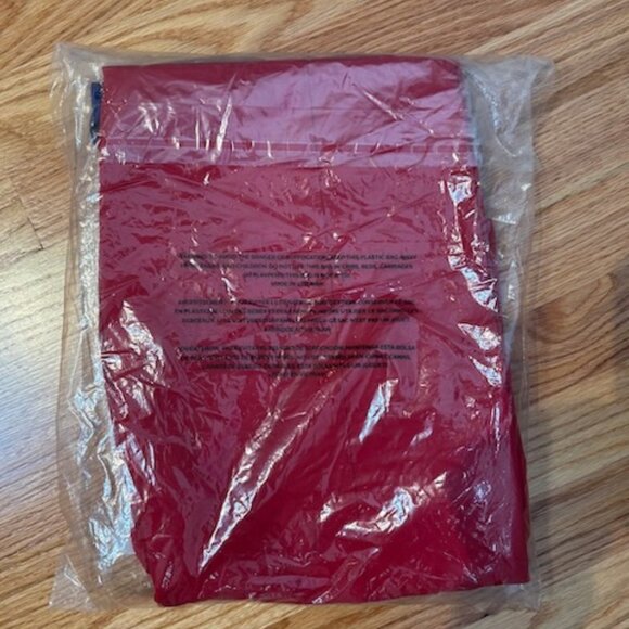 NWT FIGs Women's Mayfair scrub pants in red, size M - Picture 4 of 4